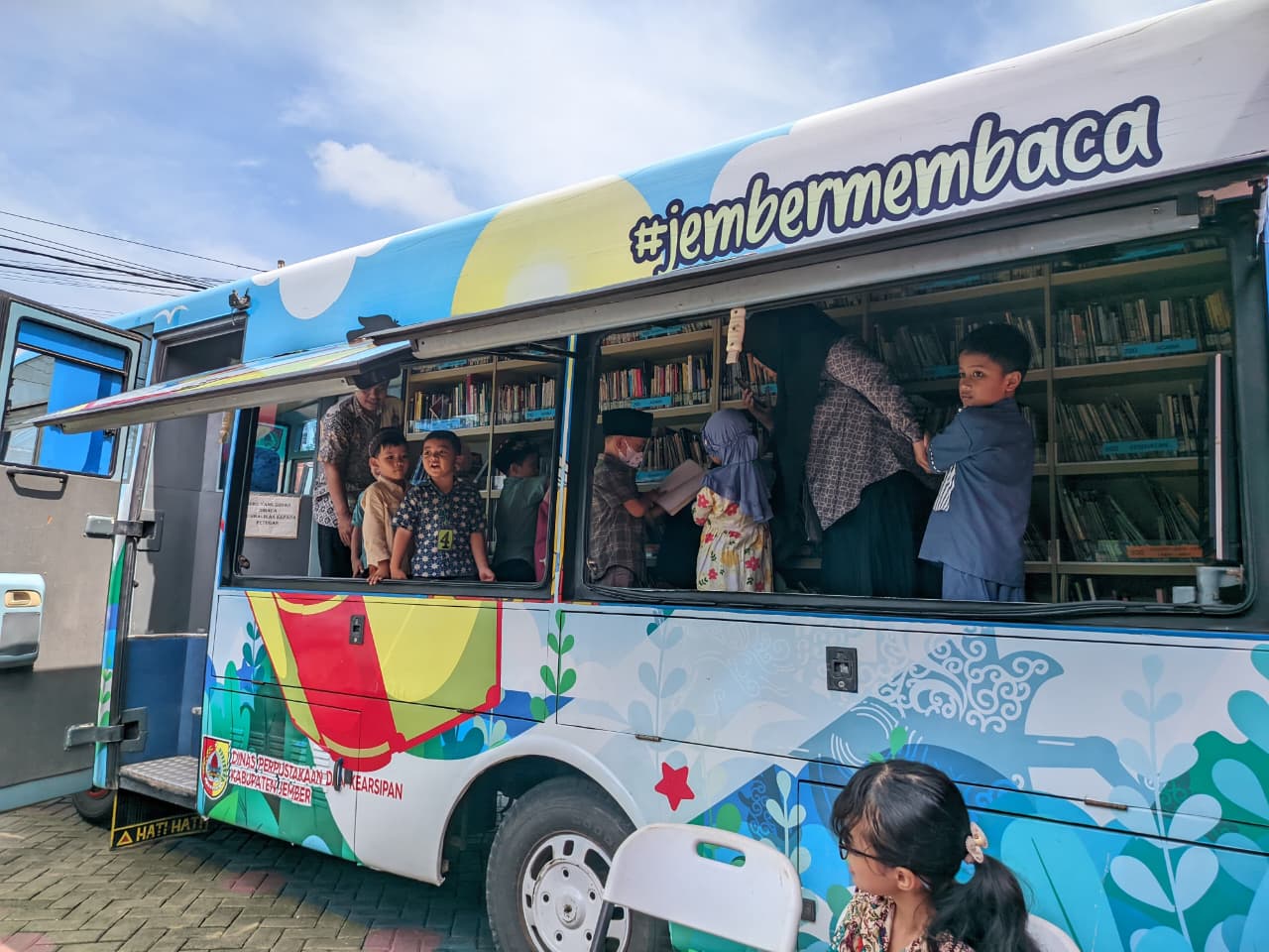 PERPUSTAKAAN KELILING HADIR DI TK PUSPA MELATI, TUMBUHKAN MINAT BACA SEJAK DINI